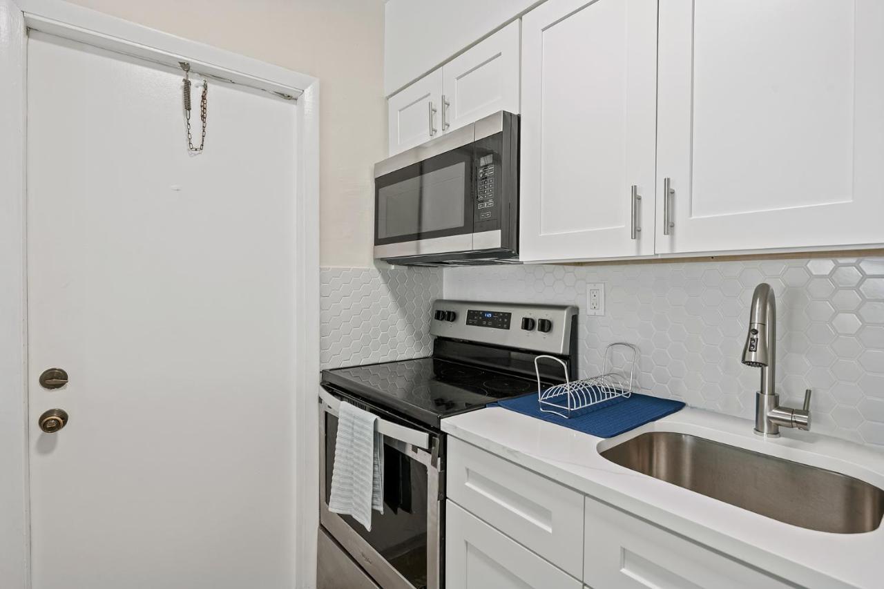 Comfy Bnb W/ King Bed + Work/Travel + Beach 8 Min Hallandale Beach Kültér fotó