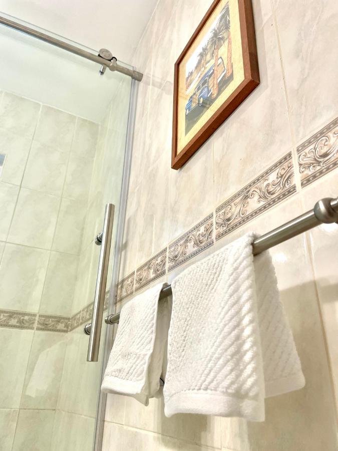 Comfy Bnb W/ King Bed + Work/Travel + Beach 8 Min Hallandale Beach Kültér fotó